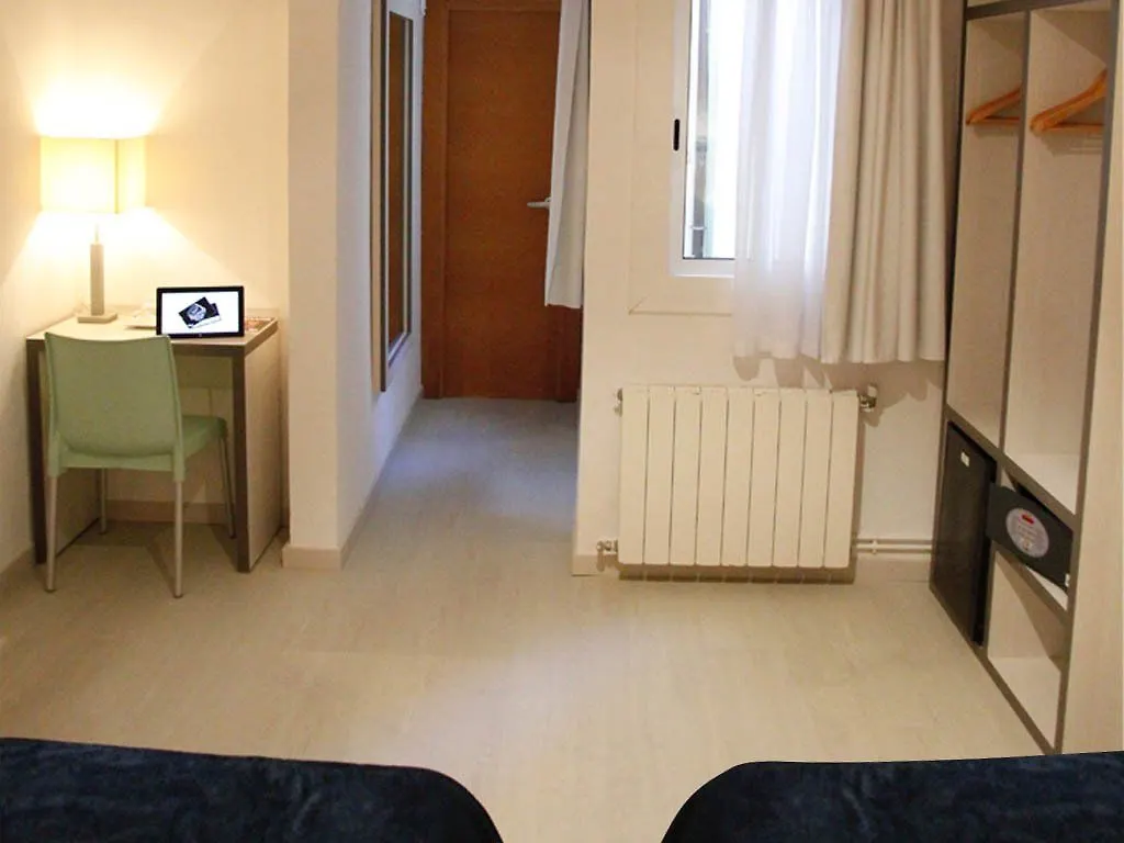 Parrots Sitges Hotel 3*,