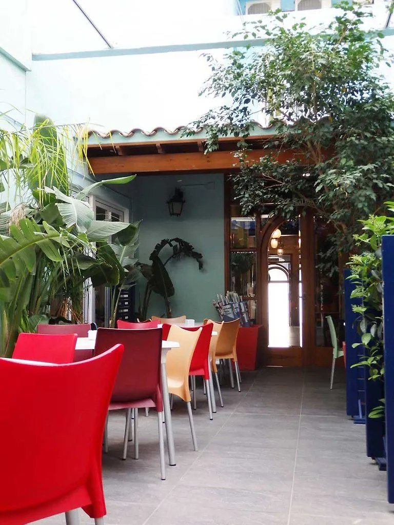 Parrots Sitges Hotel